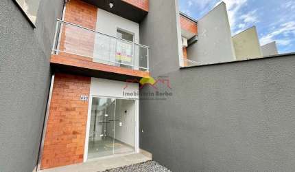 Sobrado Geminado com 02 Quartos e Sacada