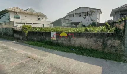 Amplo Terreno com Área Total de 360 m²