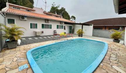 Excelente Casa Semi Mobiliada com 03 Quartos