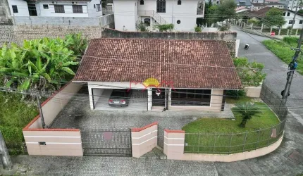 Casa Averbada Semi Mobiliada com 02 Quartos