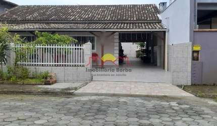 Casa Averbada Semi Mobiliada com 03 Quartos