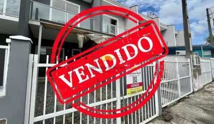 Sobrado Geminado com 02 Dormitórios e Sacada