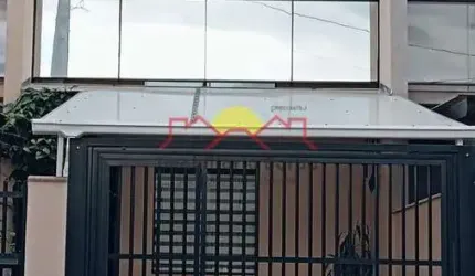 Sobrado Geminado com 03 Dormitórios e Sacada