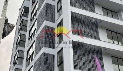 Apartamento com 02 Quartos e Elevador