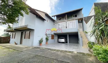 Casa com 02 Suítes no Petrópolis