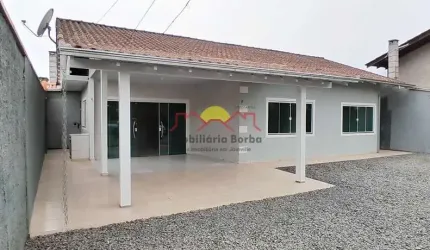Excelente Casa com 02 Quartos no Paranaguamirim