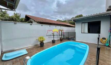Casa com Suíte e Piscina no Parque Guarani