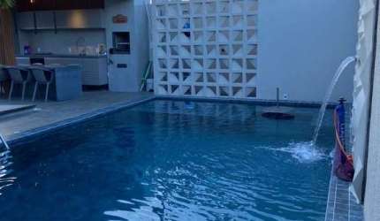 Casa em Condomínio Fechado no Bairro de Petrópolis - 360m²