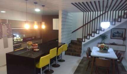 Casa Duplex com 4 dormitórios sendo 2 suítes e 1 suíte maste com closet  - 241m² no Bairro da Serraria
