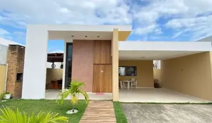 Casa em Condomínio Fechado com 3 dormitórios sendo 1 suíte master e 1 reversível / Marechal Deodoro - 120m²