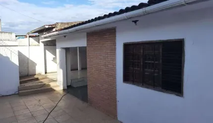 Casa com 4 dormitórios sendo 2 suítes no Bairro de Santos Dumont - 228m²