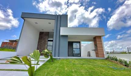 Casa com 3 dormitórios sendo 1 suíte em Condomínio Fechado - 112m²