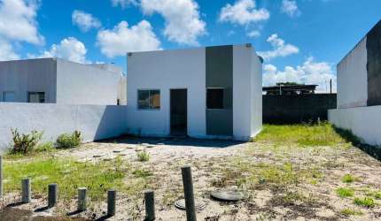 Casa em Condomínio Fechado em Marechal Deodoro com 1 dormitório - 42m²