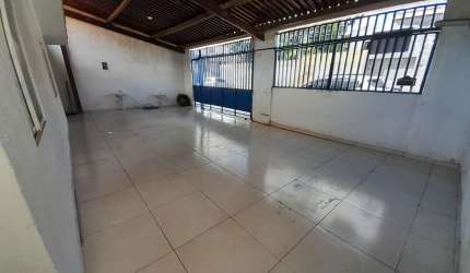 Casa triplex com 5 dormitórios sendo 1 suíte na Santa Amélia - 505m²