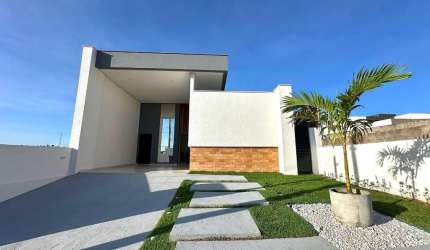 Casa em condomínio fechado em Marechal Deodoro com 3 dormitórios sendo 1 suíte - 100m²