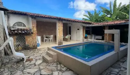 Casa com 4 dormitórios sendo 2 suítes + Piscina no Bairro da Santa Amélia - 250m²