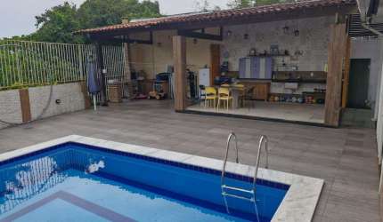 Casa ampla com seus 3 quartos sendo 1 suíte, localizado no Jardim Petrópolis