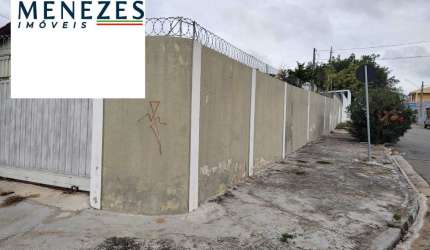 Terreno com 2 casas