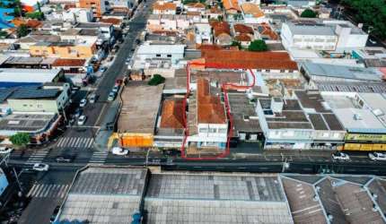Prédio em Avenida Comercial com Loja, Barracão de Depósito, Garagem e Apto no piso superior