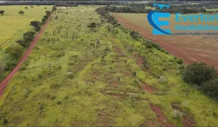 Sitio com 9.37 hectares muito próximo a Uberlândia MG ao lado de uma rodovia !