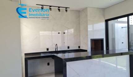 Casa de alto padrão com 3 quartos (1 suíte) no Quintas Alto Umuarama, cozinha estilo americana.