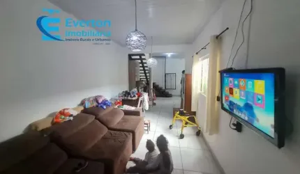 Casa e sobrado com 233 m², 5 quartos, sendo um suíte, em terreno de 250 m² e vaga para 2 carros.