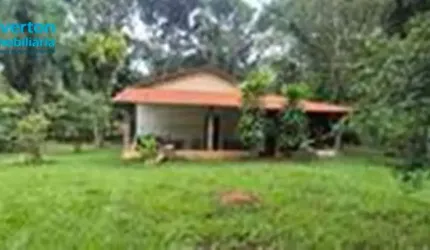 Chácara de Luxo à Venda em Uberlândia-MG  3 Quartos, Piscina, Pomar, Condomínio Eldorado - Imperdível!