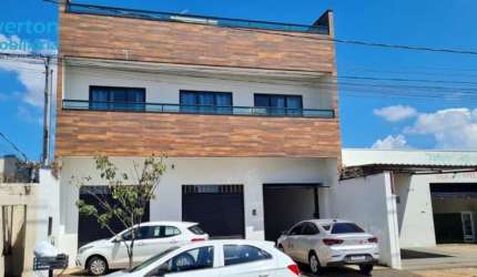 Sobrado com Cômodo Comercial e Apto de Luxo, na principal na Avenida José Fonseca e Silva.