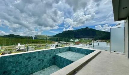 Casa com altíssimo padrão no condomínio Estrela Alta