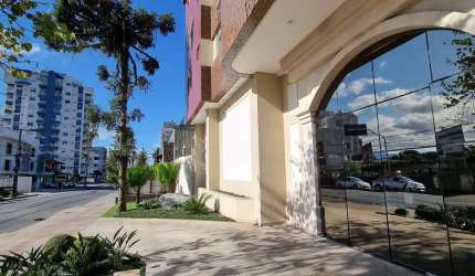 Amplo apartamento com 4 quartos e duas vagas de garagem individuais
