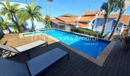 Belíssima casa em condomínio à venda, com 4 quartos, 452 m².