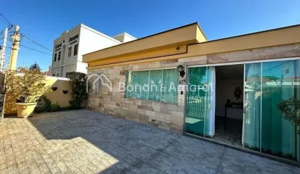 Casa com 3 Quartos e 3 banheiros à Venda, 151 m² por R$ 850.000