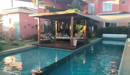 Casa de condomínio com 304 m² e 5 quartos