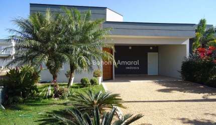 Casa à venda em condomínio em Paulínia, térrea,3 suítes,lavabo, living 2 ambientes, área gourmet externa, 4 vagas, armário na suíte master,piscina, aquecimento solar..