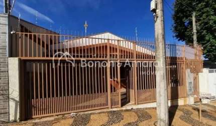 Casa com 3 Quartos e 2 banheiros à Venda, 239 m² Jd. Chapadão