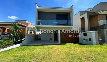 Casa à venda em condomínio fechado, com 4 suítes e piscina