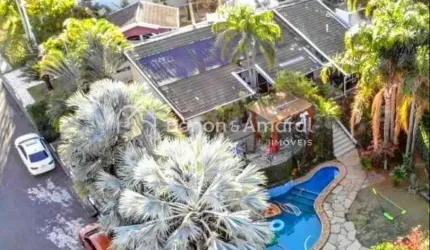 Casa Térrea em Condomínio Fechado com Amplo Terreno e Lazer Completo