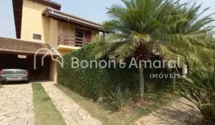 &amp;#34;Conforto e Tradição em Residência de 4 Dormitórios com Piscina e Vista Privilegiada&amp;#34;