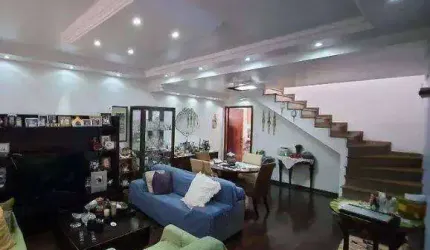 SUPER AMPLO SOBRADO COM 3 DORM, EDÍCULA, DEPÓSITO E ÓTIMOS ARMÁRIOS