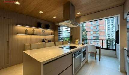 MOBILIADO E EQUIPADO COM 2 DORM, 1 SUÍTE, 2 VAGAS E LAZER COMPLETO.