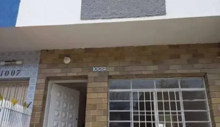 RENOVADO COM VALOR IMPERDÍVEL! 2 DORM, LAVABO, EDÍCULA, LAVANDERIA, 1 VAGA