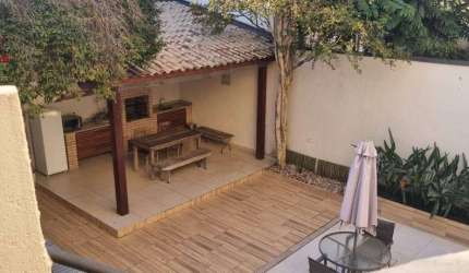 CASA COM 3 DORMITÓRIOS - 1 SUÍTE - CAMPO BELO - 260M2.