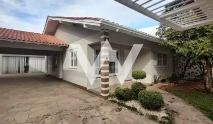 Casa com 3 quartos para alugar no Industrial, Novo Hamburgo  por R$ 3.350