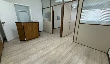 Conjunto Comercial com 2 Salas 2 Banheiros Centro Curitiba com Garagem