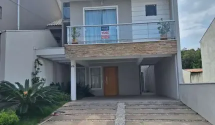 Bairro Uberaba Curitiba Sobrado Triplex Condomínio fechado com 5 quartos sendo 2 suítes (1 no térreo) condominio com bosque estacionamento visitante