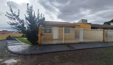 Casa em Araucária, bairro Thomaz Coelho dentro de condomínio, isolada, com 2 quartos desocupada com 2 vagas de garagem