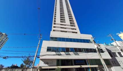 Apartamento / Studio mobiliado centro Curitiba andar alto com sacada condominio Club