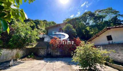 Casa com terreno amplo, 705m², natureza aos fundos, no meio da cidade! R$ 585.000 - Serra Grande - Niterói/RJ