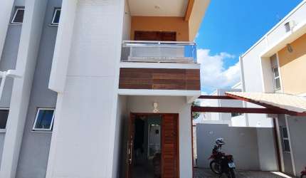 Vende- se casa com 02 quartos e porteira fechada!!!