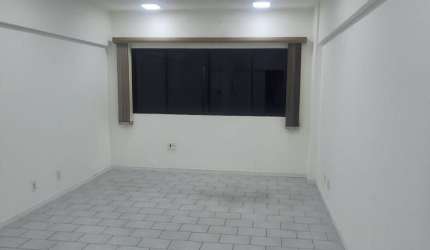 Sala Comercial no Condomínio Hot Center